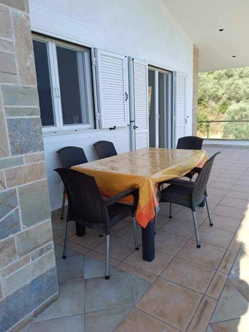 Ολόκληρος Όροφος Αγροτική Οικία Appartement Néos Pírgos Buitenkant foto